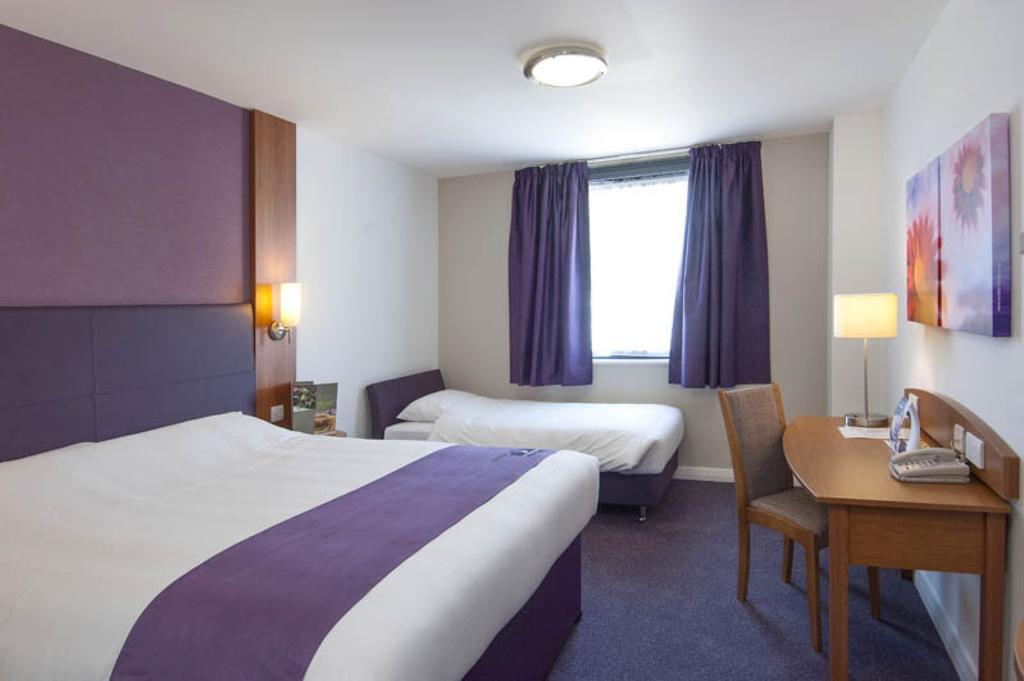 Premier Inn Camberley Szoba fotó