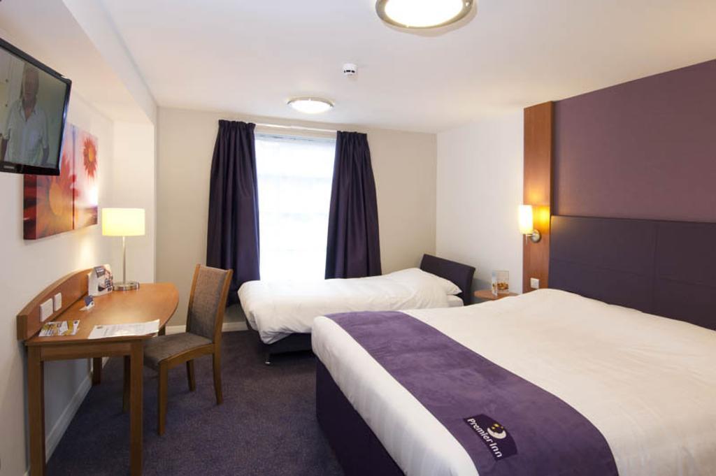 Premier Inn Camberley Szoba fotó