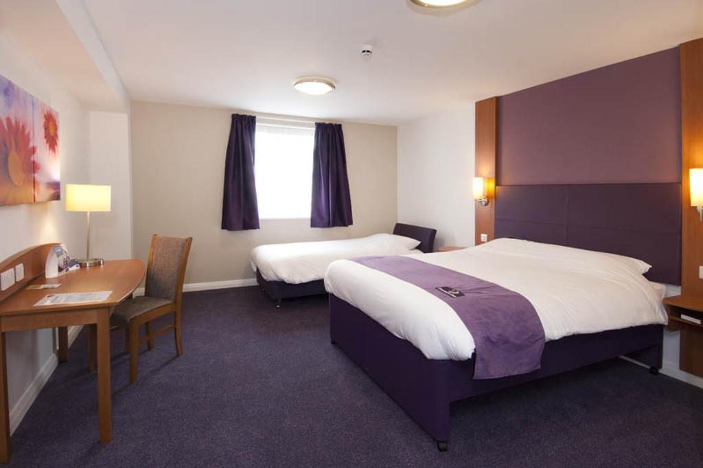 Premier Inn Camberley Szoba fotó