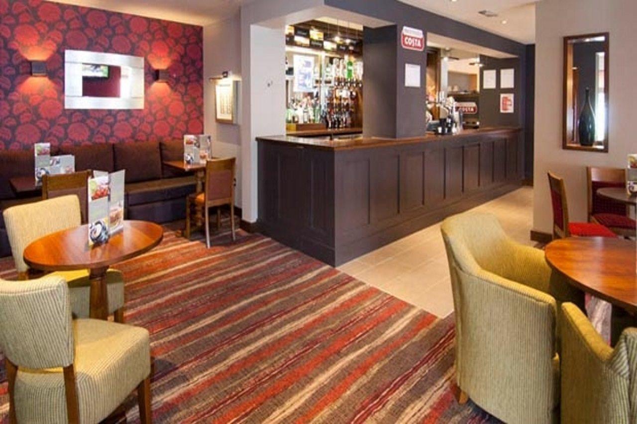 Premier Inn Camberley Kültér fotó