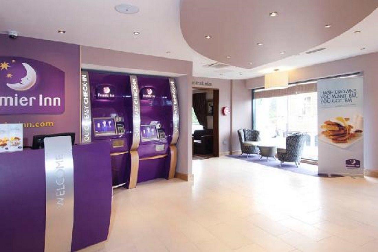 Premier Inn Camberley Kültér fotó
