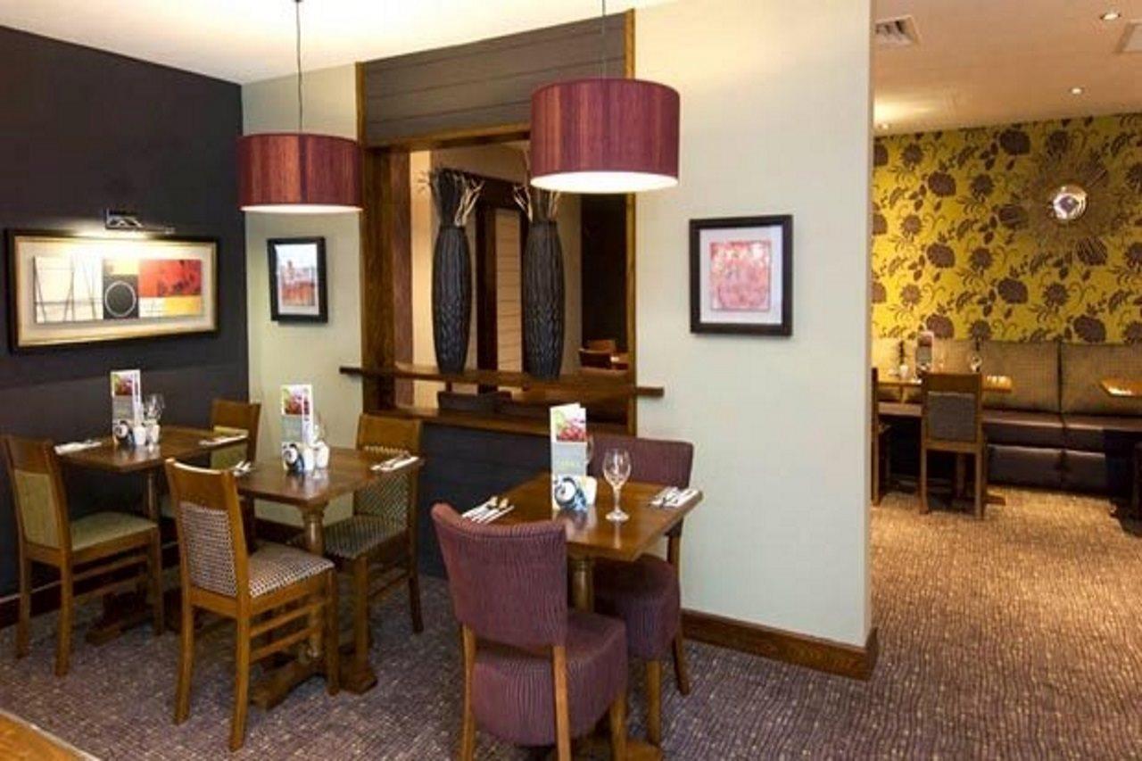 Premier Inn Camberley Kültér fotó