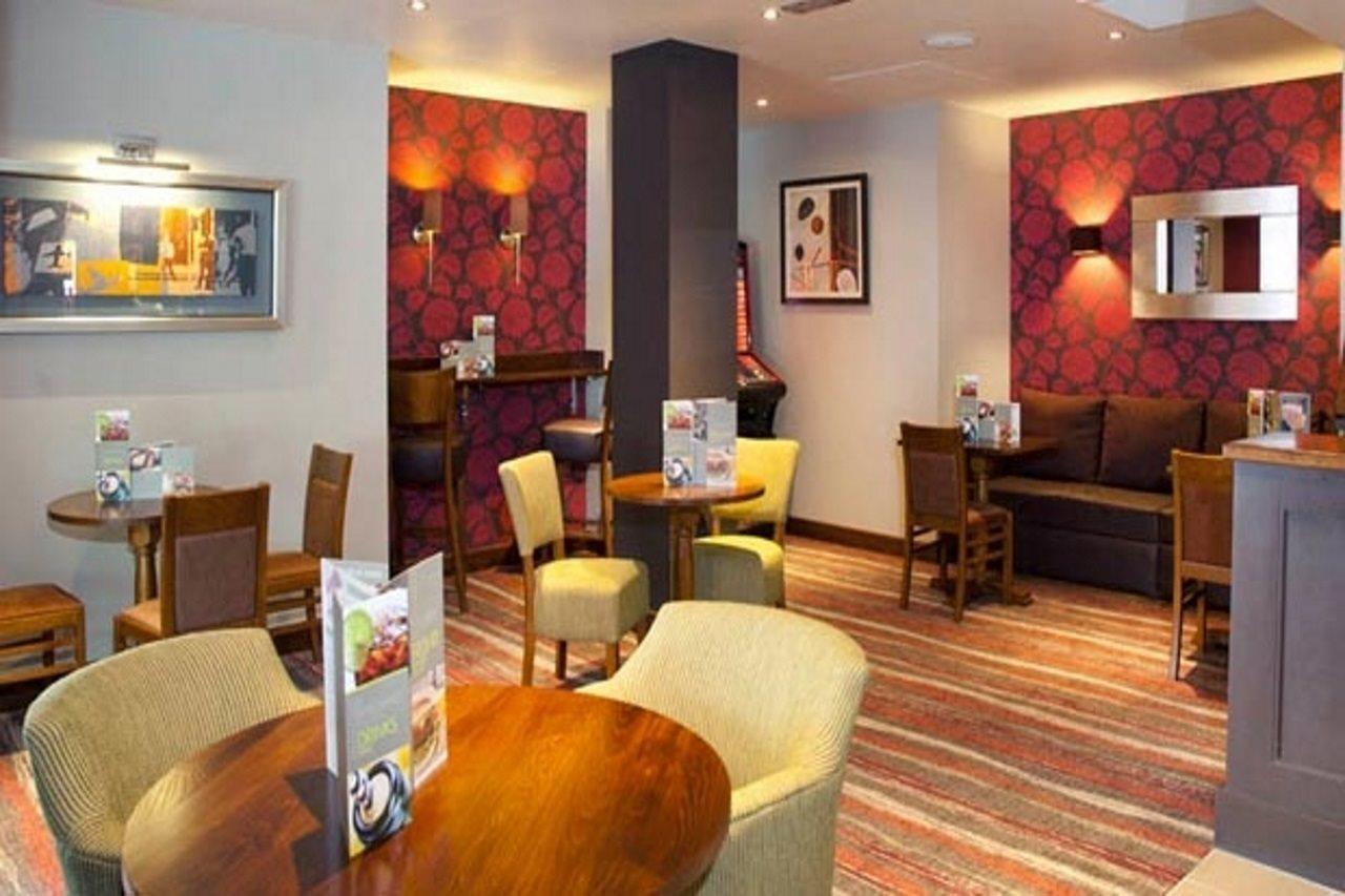 Premier Inn Camberley Kültér fotó