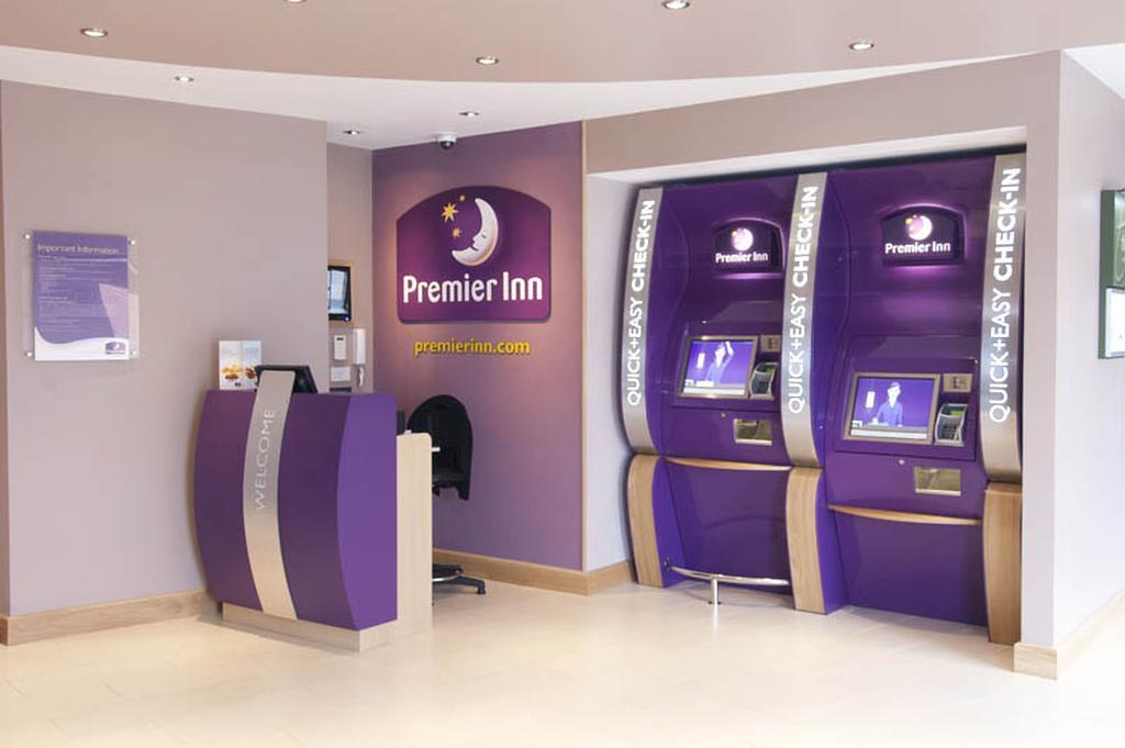 Premier Inn Camberley Kültér fotó