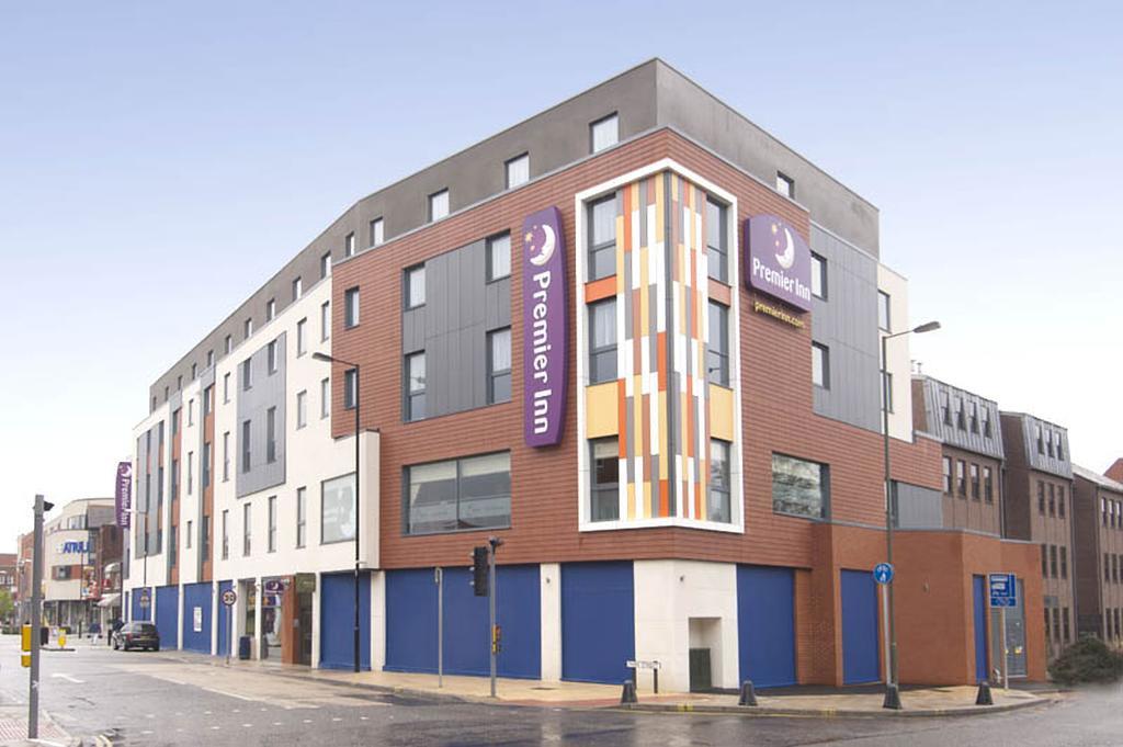 Premier Inn Camberley Kültér fotó